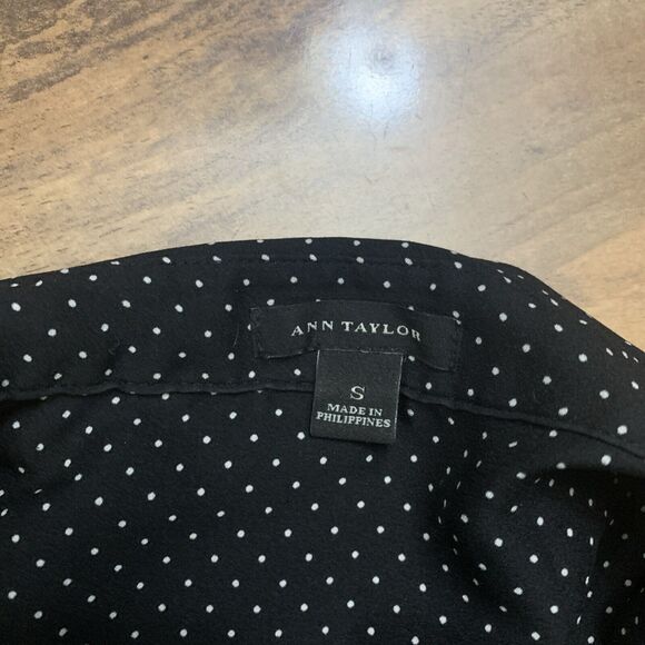 Ann Taylor Black Dotted Button Up Shirt W/ Collar For Women Size S - Picture 2 of 5